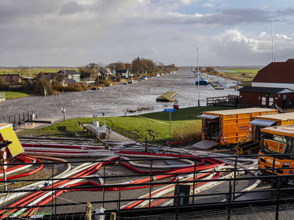 2025 jan 08 beredskabsstyrelsen pumper Kammerslusen oversvømmelse (20)